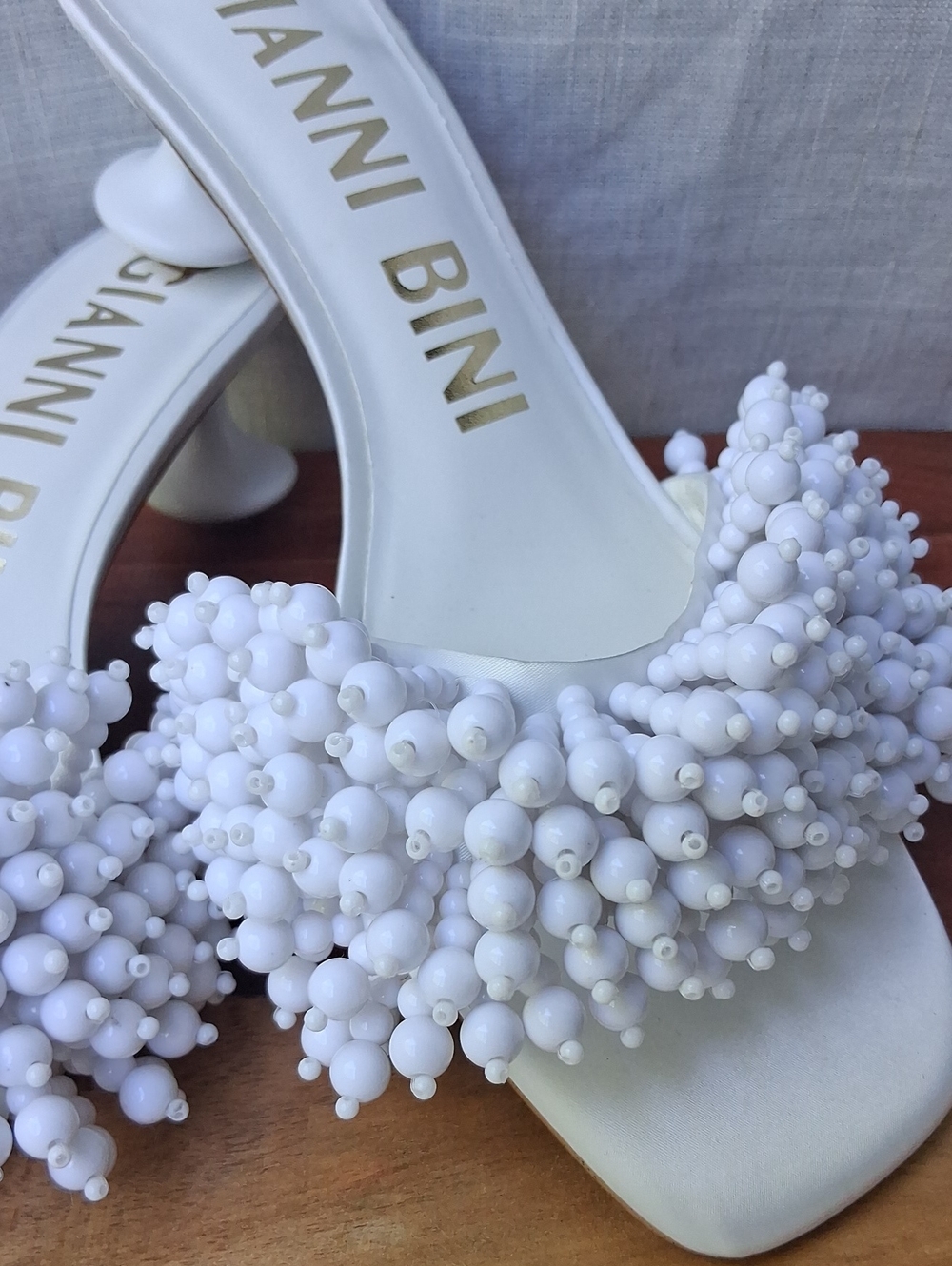 Gianni Bini Lonzo White Beaded Slide Sandals 9.5 - Picture 2 of 13